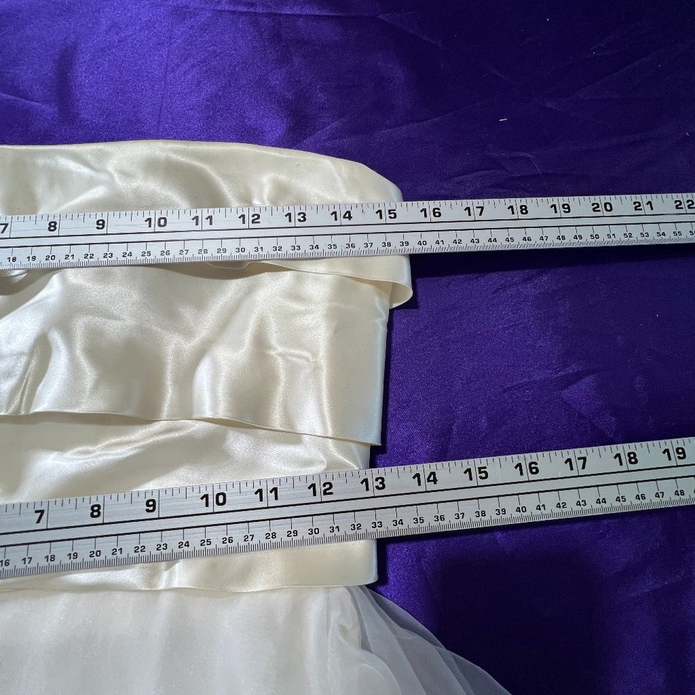 Vintage📌 Strapless Unique Tailored Wedding Gown with Long Train - Picture 14 of 16